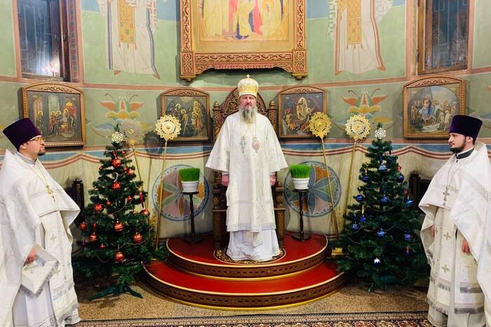 Архиепископ Савва совершил божественную литургию в Христо-Рождественском соборе