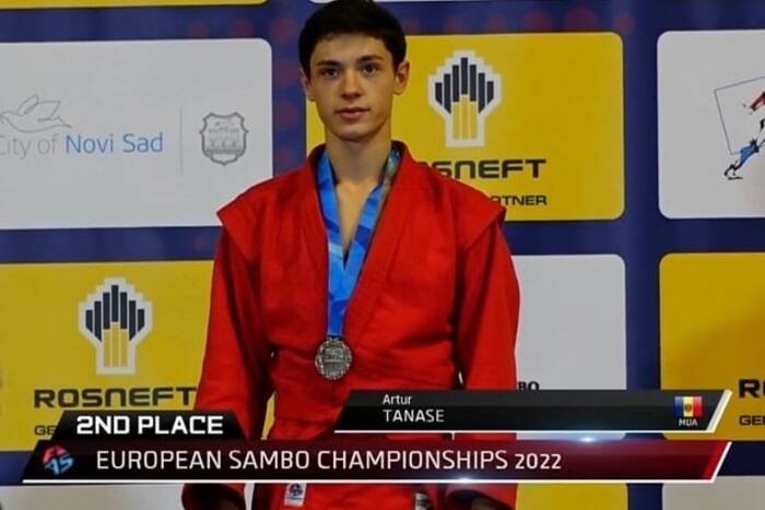 Бендерчанин завоевал серебряную медаль чемпионата Европы по самбо