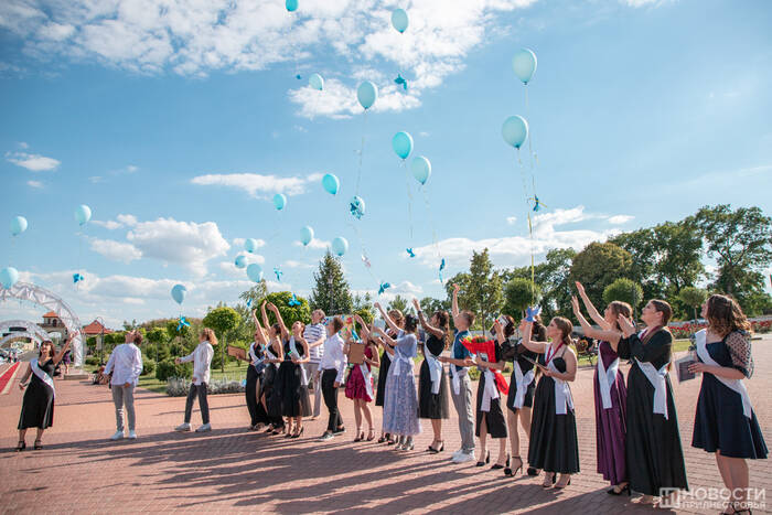 Бендерских выпускников чествуют в парке Александра Невского