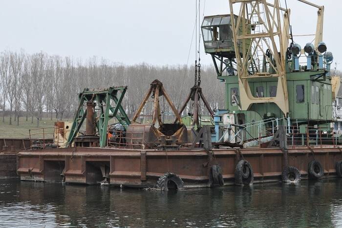 Бендерский речной порт проводит санацию Днестра