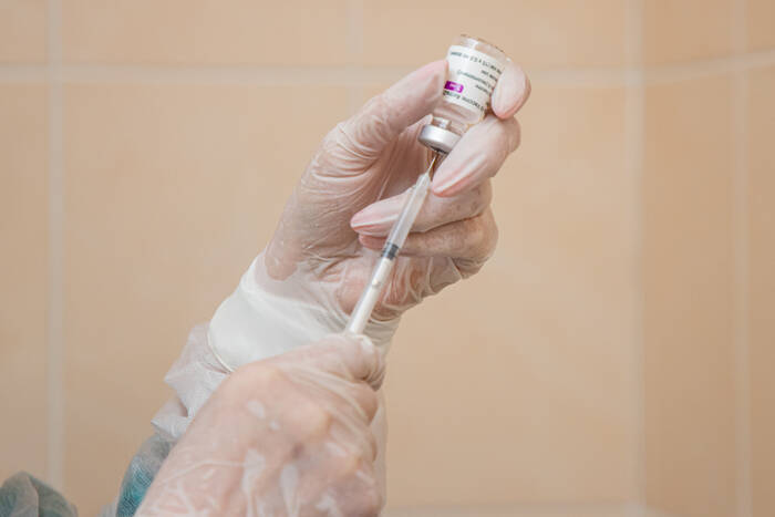 Более полутора тысяч человек вакцинировались от коронавируса за сутки