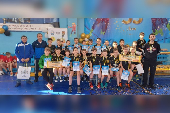 Чобручские гандболисты успешно выступили на турнире в Бельцах