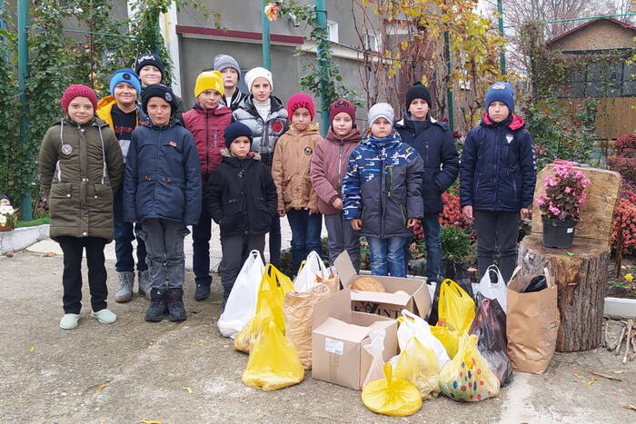 Дубоссарские школьники оказали помощь местному зоопарку