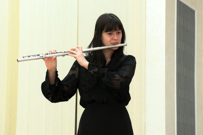 Флейтистка Александра Ткач заняла первое место на международном конкурсе в Румынии