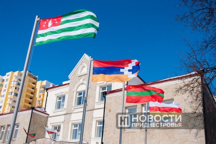 Главы внешнеполитических ведомств Абхазии и Нагорного Карабаха поздравили приднестровских коллег с праздником