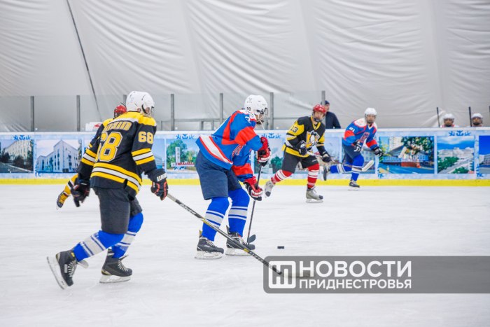 Хоккеисты «Прометея» и «Мерен» встретились на тираспольском Ледовом катке 