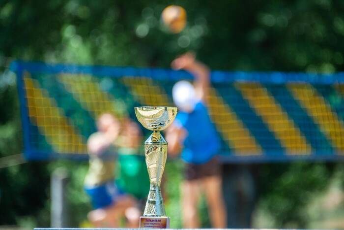 Команда Военного института завоевала кубок турнира по пляжному волейболу