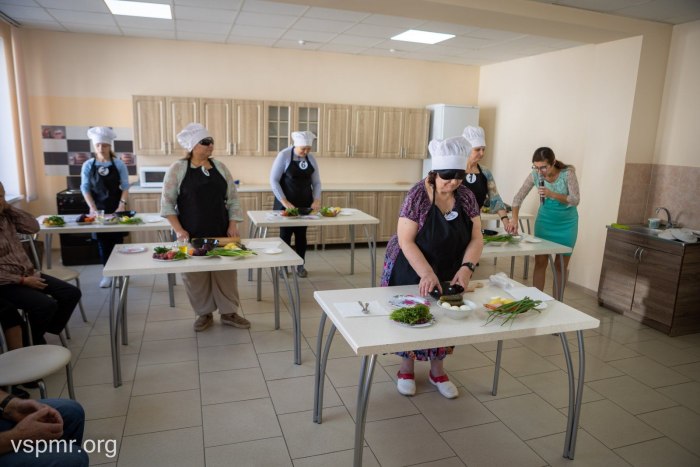 Кулинарный конкурс для незрячих хозяек организовали в столице