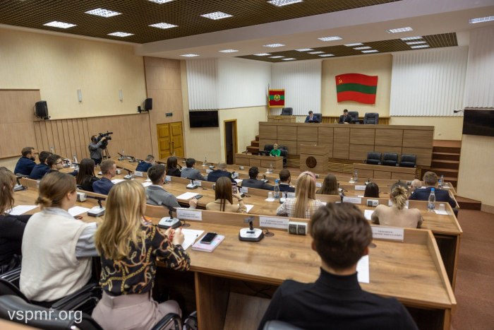 Молодёжный парламент провёл первое заседание в этом году