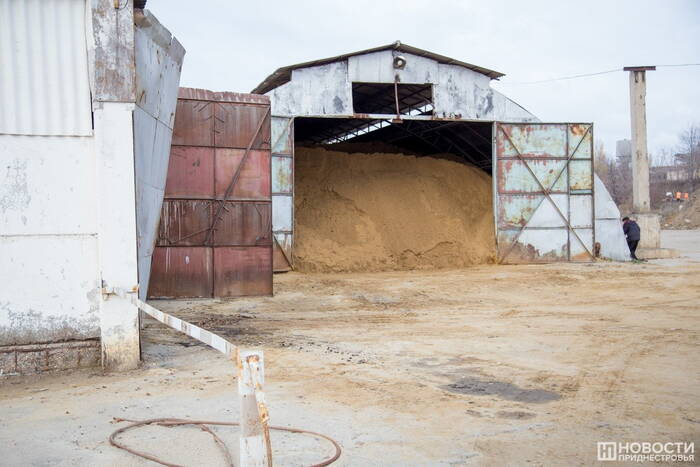 На борьбу с гололедом столичные коммунальщики израсходовали более 180 тонн песчано-солевой смеси