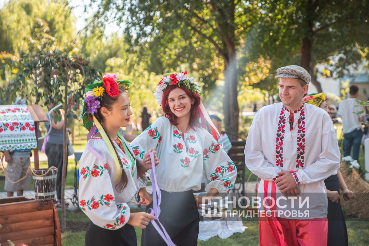 Народный колорит Приднестровья в Екатерининском парке (Фоторепортаж)