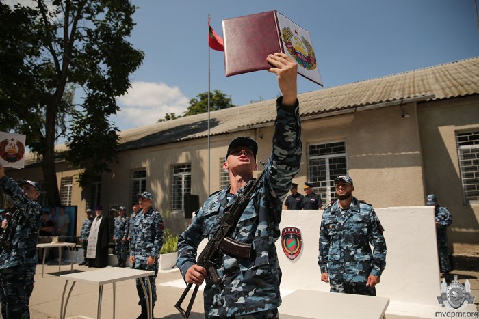 Новобранцы специальной моторизованной войсковой части МВД приняли присягу