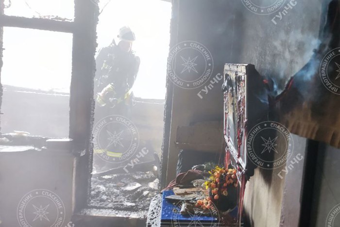 Пожар в многоэтажке в центре Бендер: балкон выгорел полностью, погибла кошка