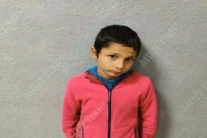 Разыскиваемый 8-летний Садам Моток сам вернулся в школу