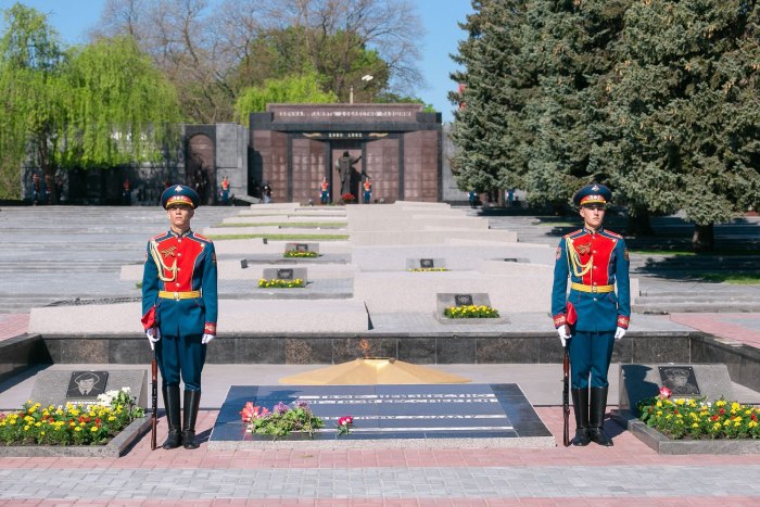 Президент ПМР Вадим Красносельский возложил цветы на Мемориале Славы в Тирасполе