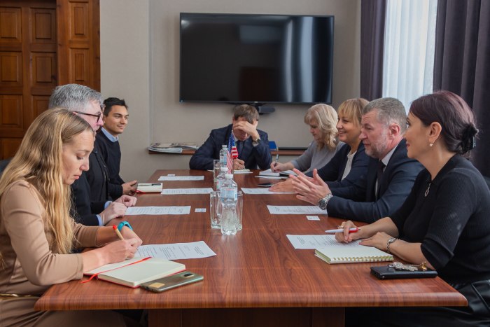 Приднестровский госуниверситет посетили делегации посольств США и Словакии 