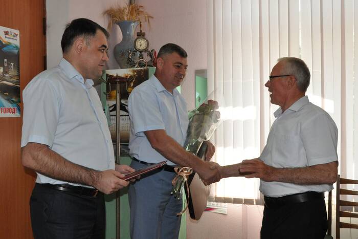 Руководители Тирасполя поздравили с юбилеем главу ОСТК Приднестровья Владимира Емельянова