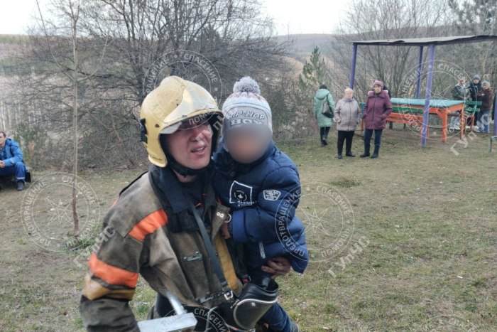 Рыбницкие пожарные спасли ребёнка и двух взрослых