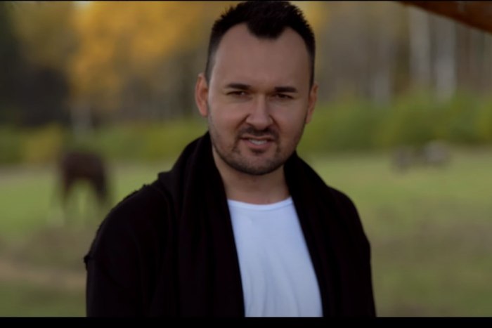 Рыбницкий певец Сергей Владимир представил клип на новую песню «Ты останься»