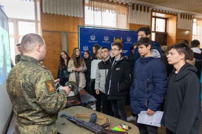 Слободзейским школьникам рассказали о Военном институте 