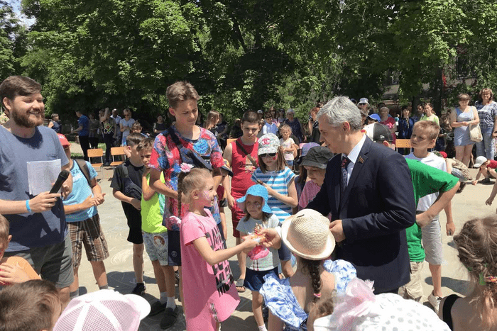 «Солнечное детство»: В Борисовском сквере Бендер устроили детский праздник