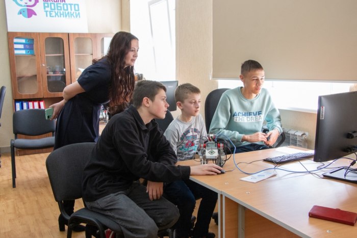 Столичные школьники посетили физико-технический институт ПГУ