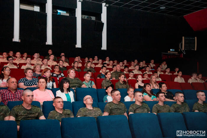 Суворовцам и курсантам Военного института показали фильм «Африка»