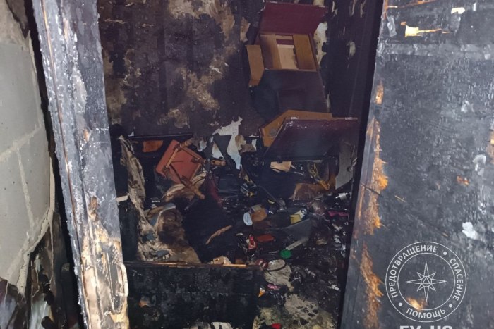 В Днестровске пожарные спасли человека из захламлённой горящей квартиры