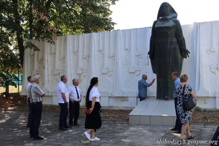 В Кицканах проведут капремонт мемориала «Братские могилы»