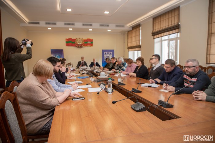 В Приднестровском госуниверситете состоялся круглый стол, посвящённый предстоящему «Диктанту Победы»