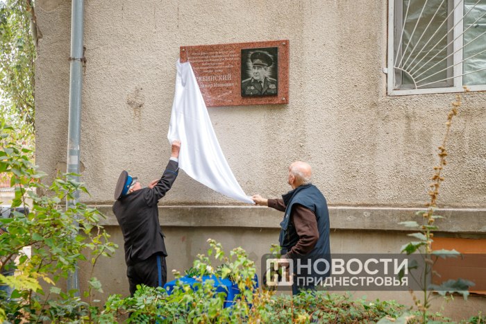 В столице открыли памятную плиту Войсковому атаману ЧКВ Владимиру Рябинскому