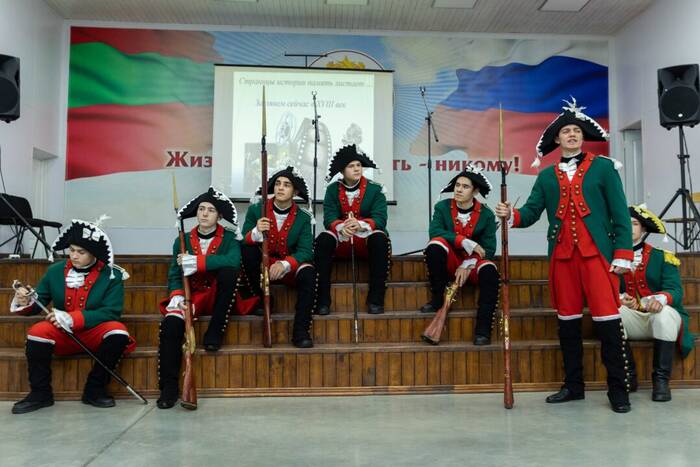 В Тираспольском Суворовском училище отметили день рождения генералиссимуса Суворова 