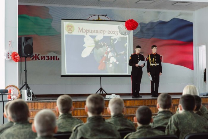 В Тираспольском суворовском военном училище отметили Мэрцишор