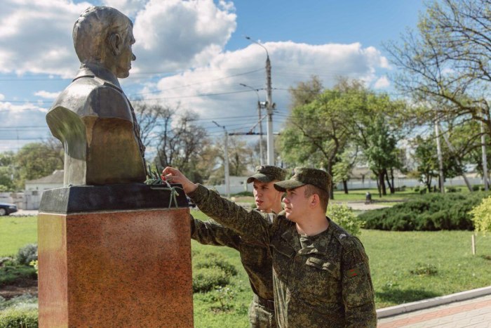 В Военном институте почтили память генерал-лейтенанта Александра Лебедя