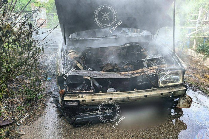 Во время уборки на кладбище у тираспольчанина загорелся автомобиль