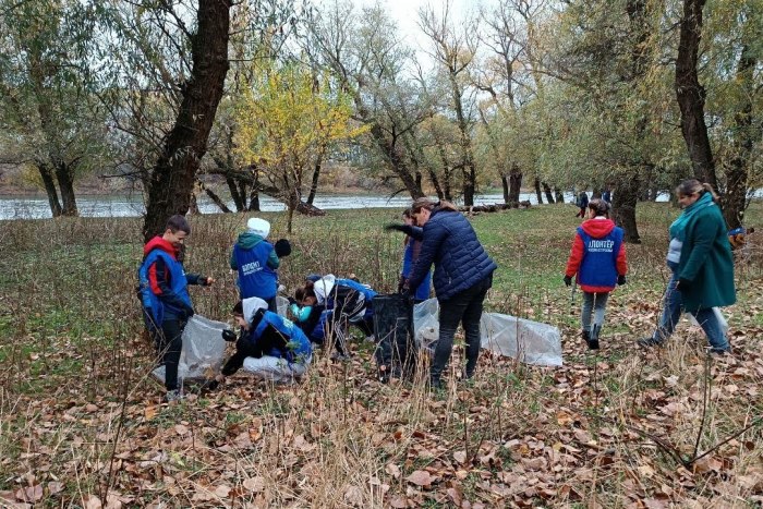 Волонтеры очистили берег Днестра возле села Ташлык