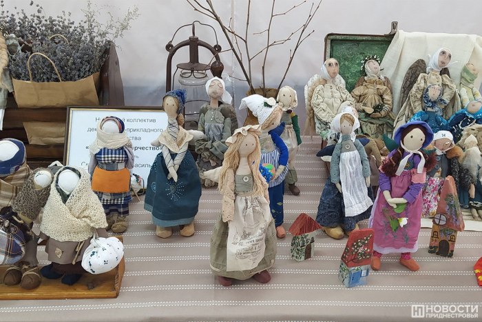 Выставка кукол ручной работы открылась в Дубоссарах